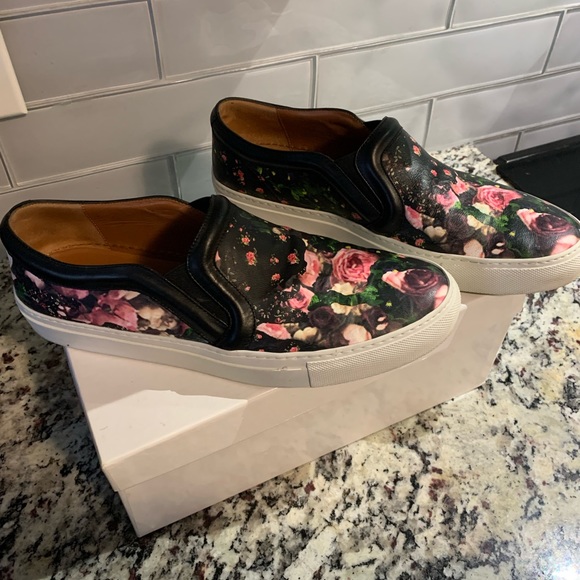 Givenchy slip on sneakers with rose detail - Picture 4 of 8